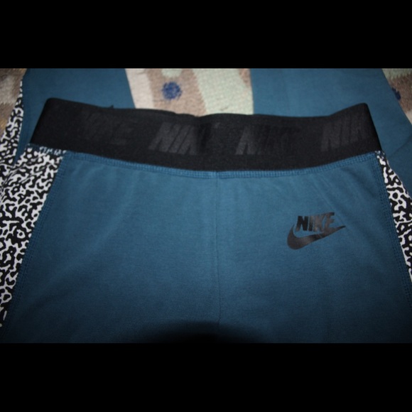 New Nike Composition Leggings - Picture 4 of 4